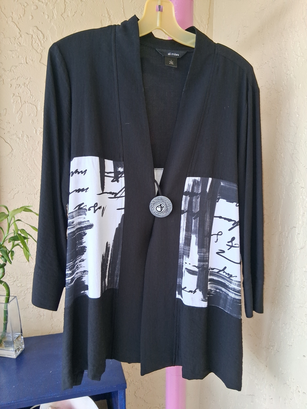 Black and White Open Front Women's Light Jacket/Cover - Picture 6 of 7